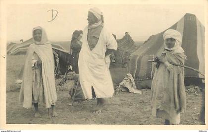 Carte Postale Ancienne - Algérie - Batna - Campement d'une famille arabe de la région de Batna - Animée - Carte Photo -