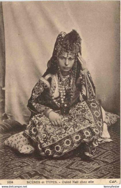 Algerien - Ouled Nail chez elle
