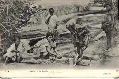 CPA Enfants a la Seguia