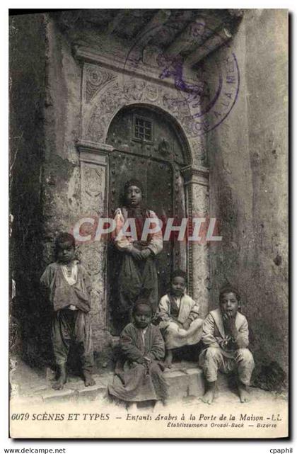 CPA Scenes Et Types Enfants Arabes A La Porte De La Maison Enfants