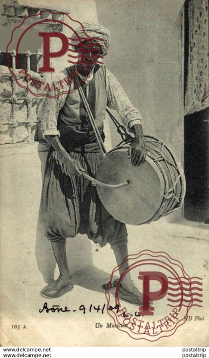 ARGELIA. ALGERIE. UN MUSICIEN.