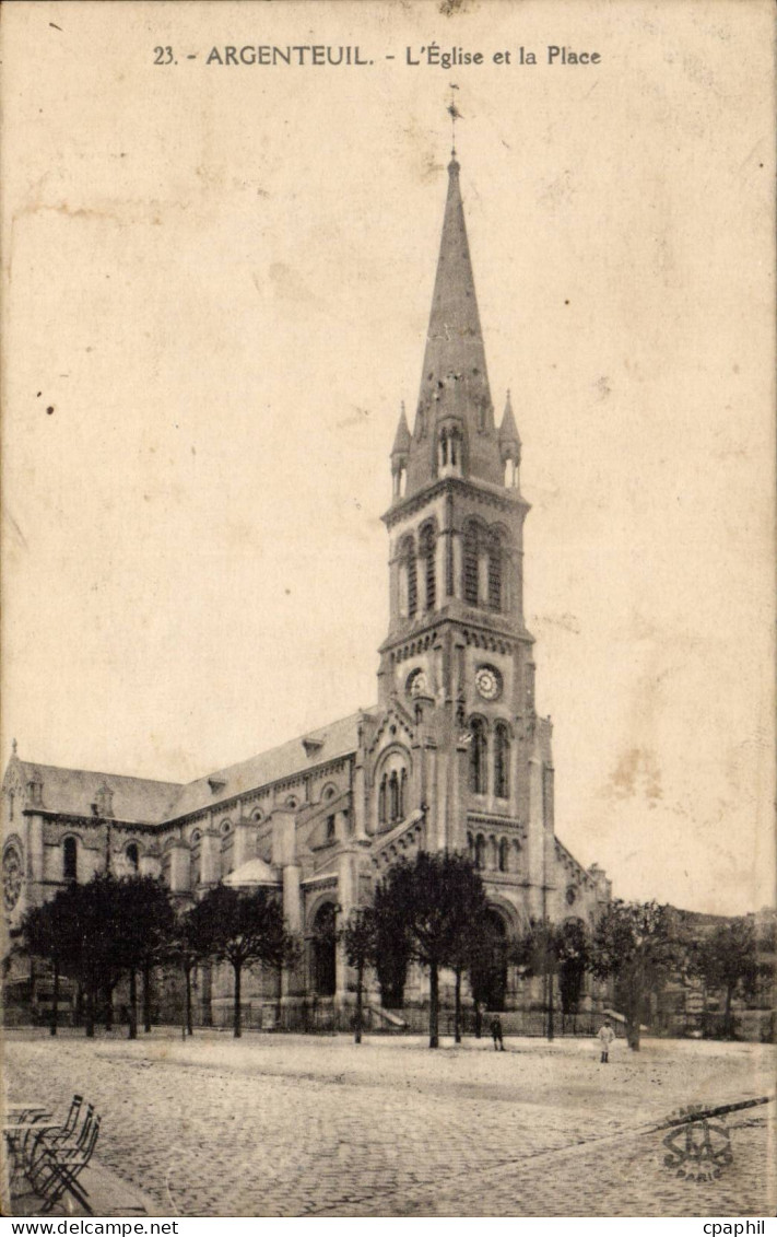 Argenteuil - L'Eglise et la Place - CPA
