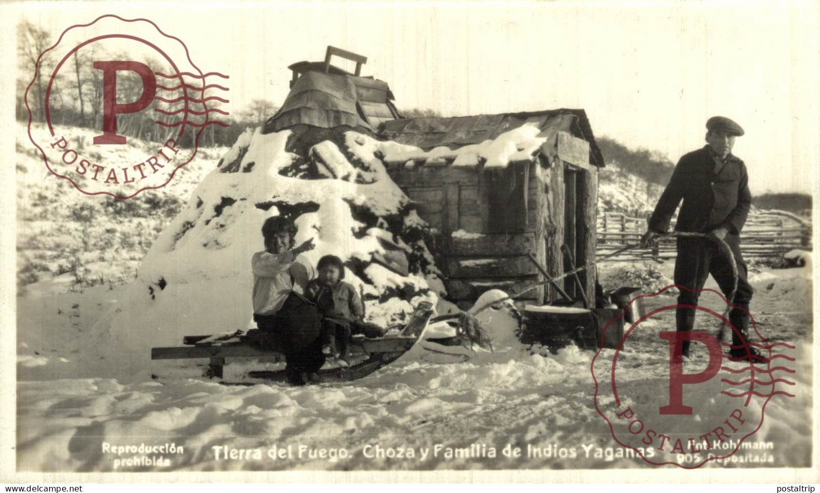 ARGENTINA. TIERRA DEL FUEGO. INDIOS YAGANAS. CHOZA Y FAMILIA. REAL PHOTO. FOTOGRAFICA. KOHLMANN