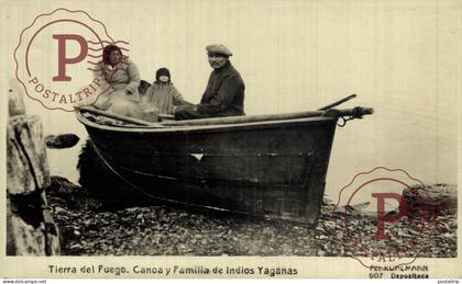 ARGENTINA. TIERRA DEL FUEGO. INDIOS YAGANAS. CANOA Y FAMILIA. REAL PHOTO. FOTOGRAFICA. KOHLMANN