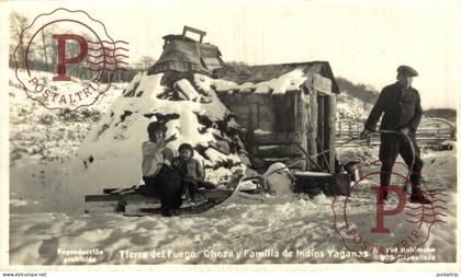 ARGENTINA. TIERRA DEL FUEGO. INDIOS YAGANAS. CHOZA Y FAMILIA. REAL PHOTO. FOTOGRAFICA. KOHLMANN