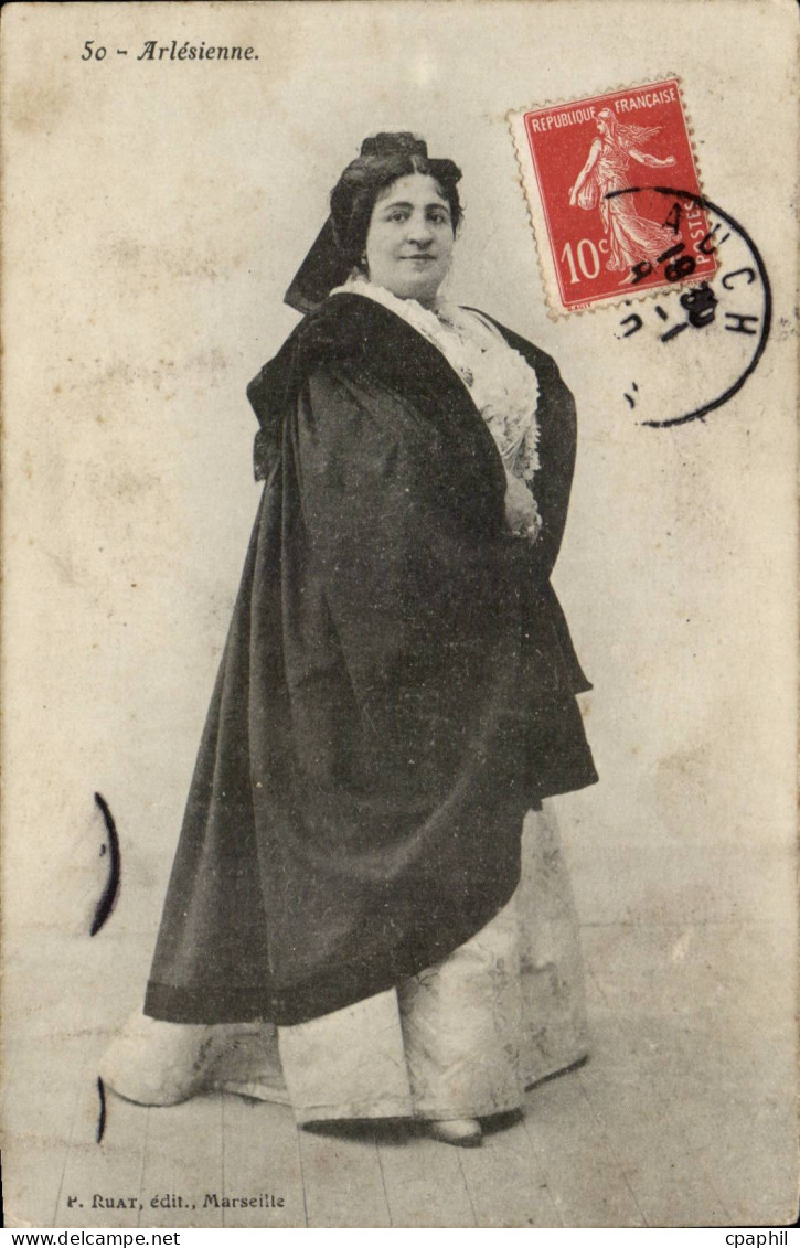 Arles CPA Arlesienne (folklore)