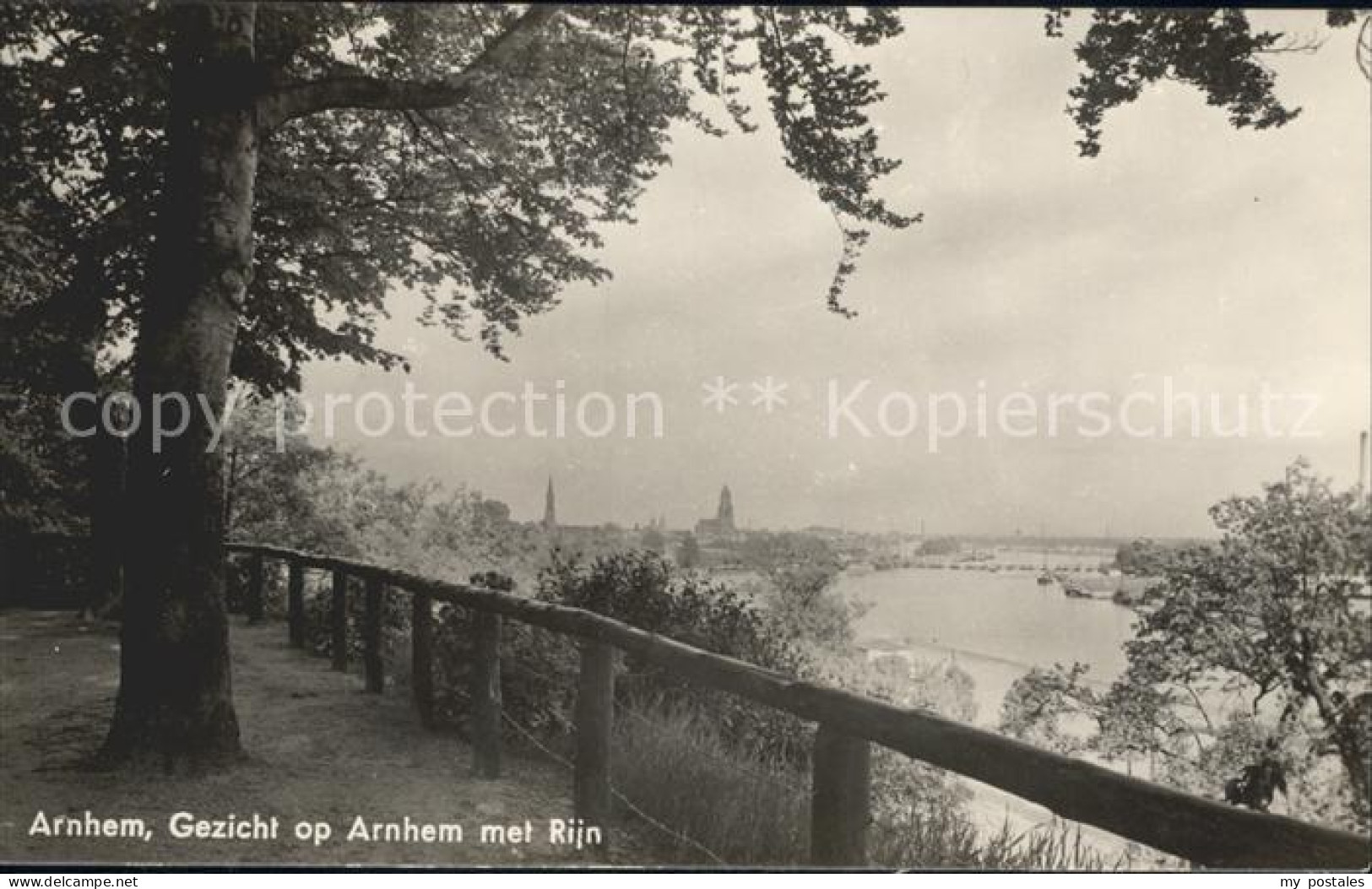 Arnhem Gezicht op Arnhem met Rijn