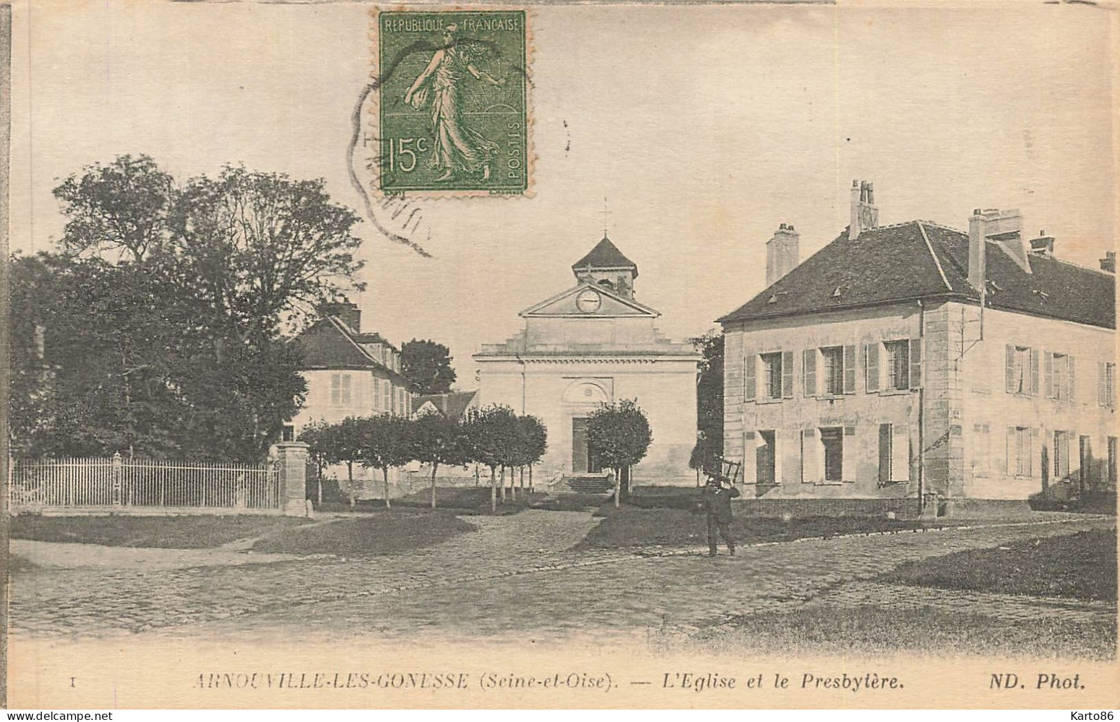 arnouville les gonesses * place , l'église et le presbytère