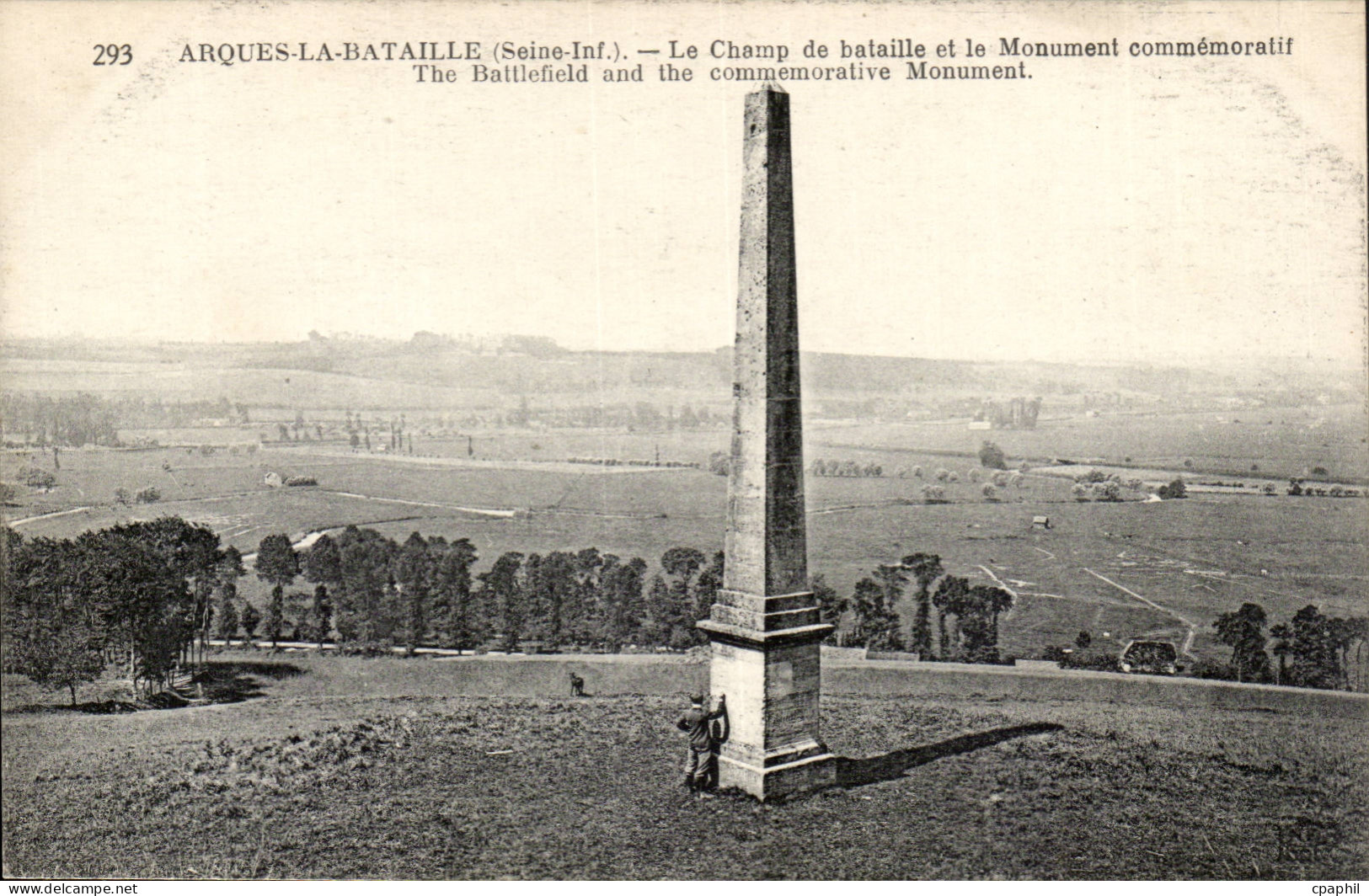 Arques la Bataille CPA Le champ de bataille et le monument commemoratif