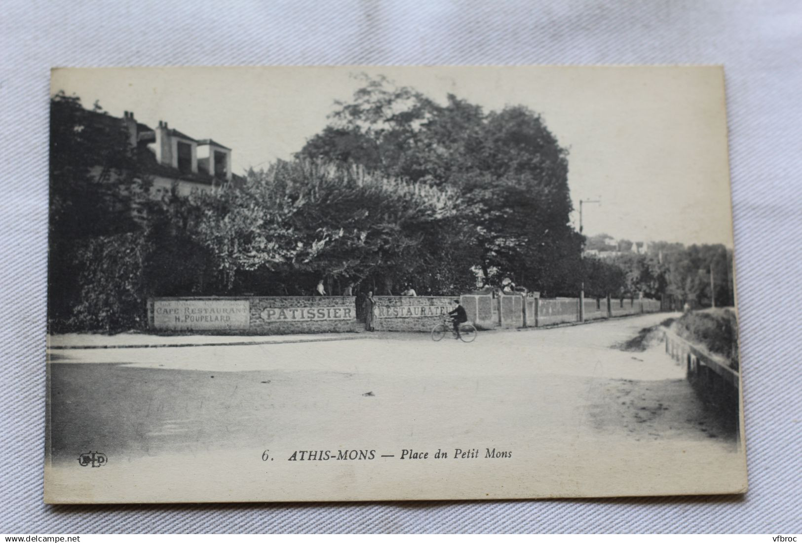 Athis Mons, place du petit Mons, Essonne 91