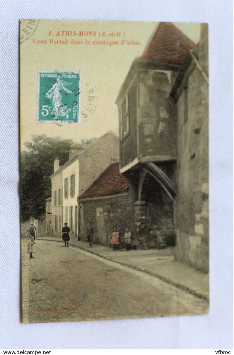 Athis Mons, vieux portail dans la montagne d'Athis, Essonne 91