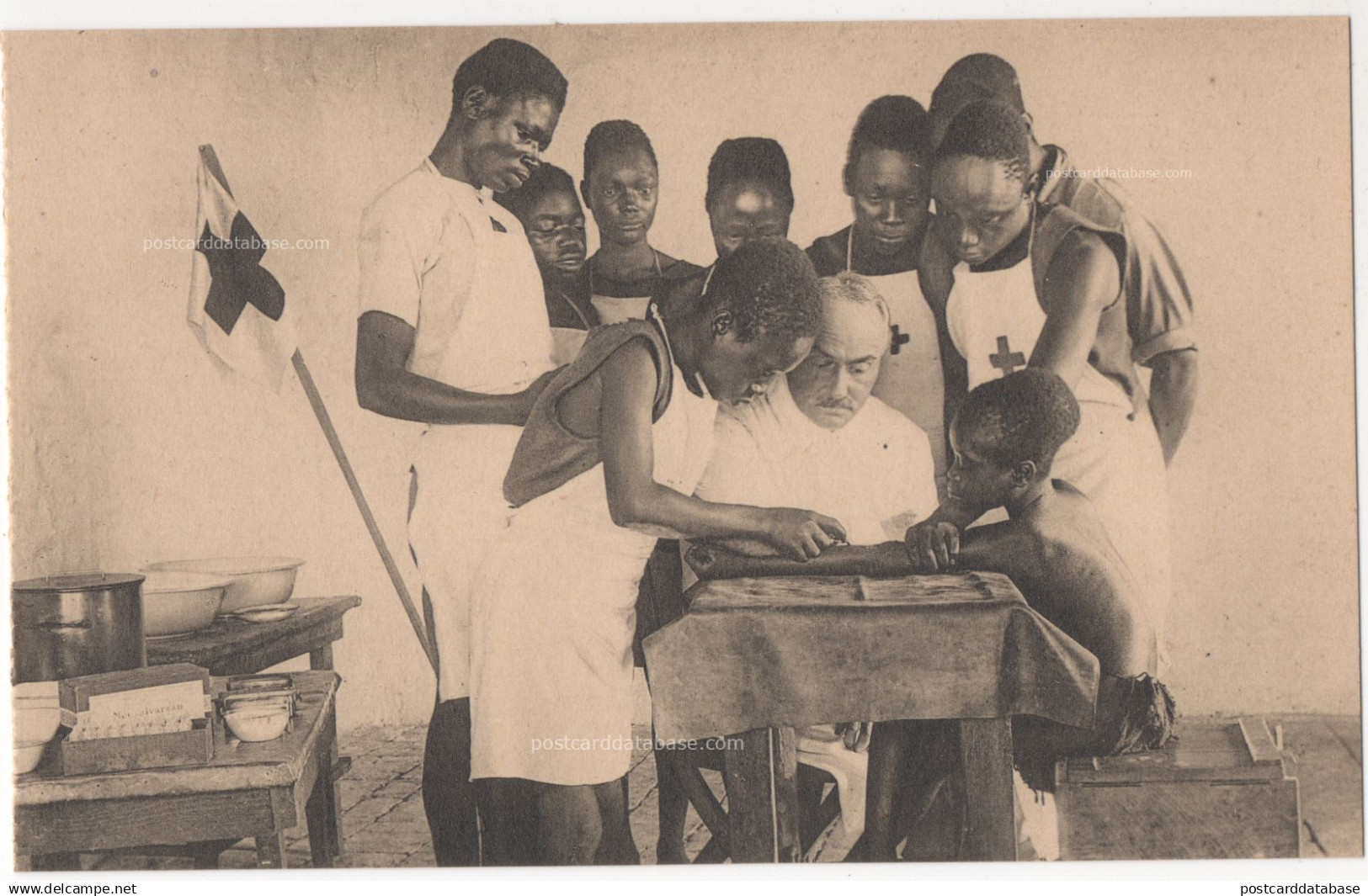 Au centre d'Assistance Médicale de la Croix-Rouge - & red cross, hospital