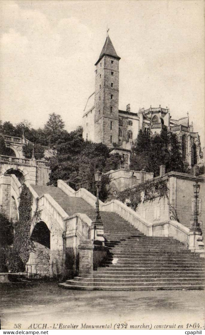 Auch - L'Escalier Monumental - CPA