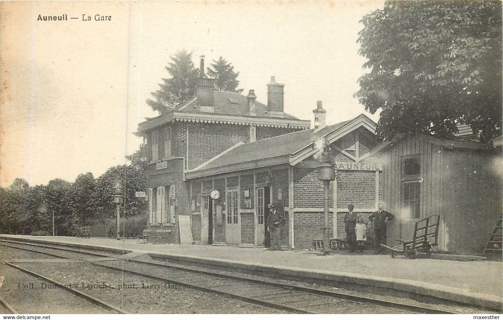 AUNEUIL la gare