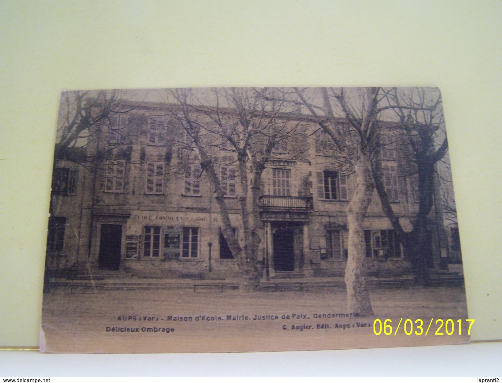 AUPS (VAR) MAISON D'ECOLE. MAIRIE. JUSTICE DE PAIX. GENDARMERIE. DELICIEUX OMBRAGE.