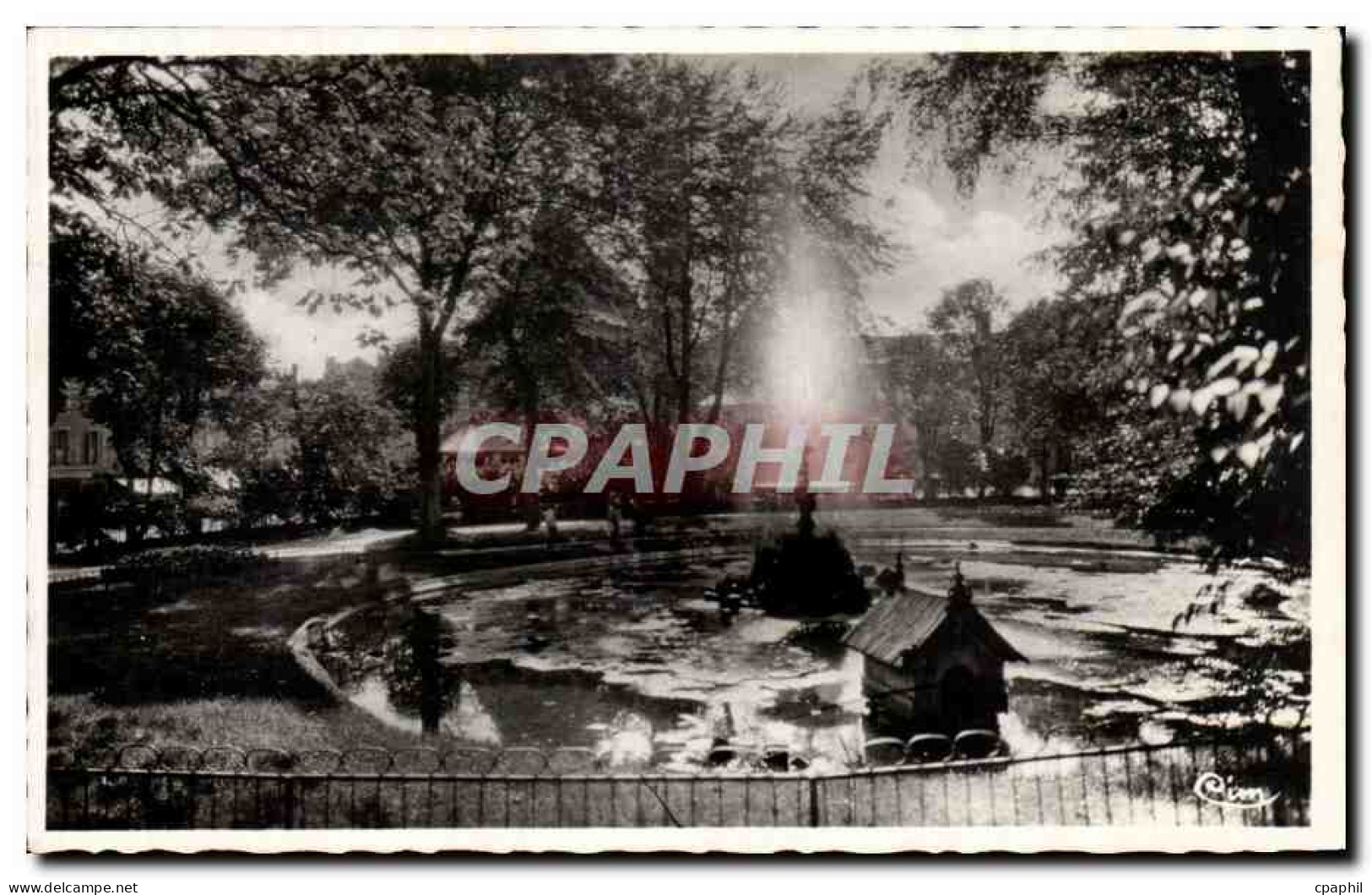 Aurillac - Interieur du Square - CPA