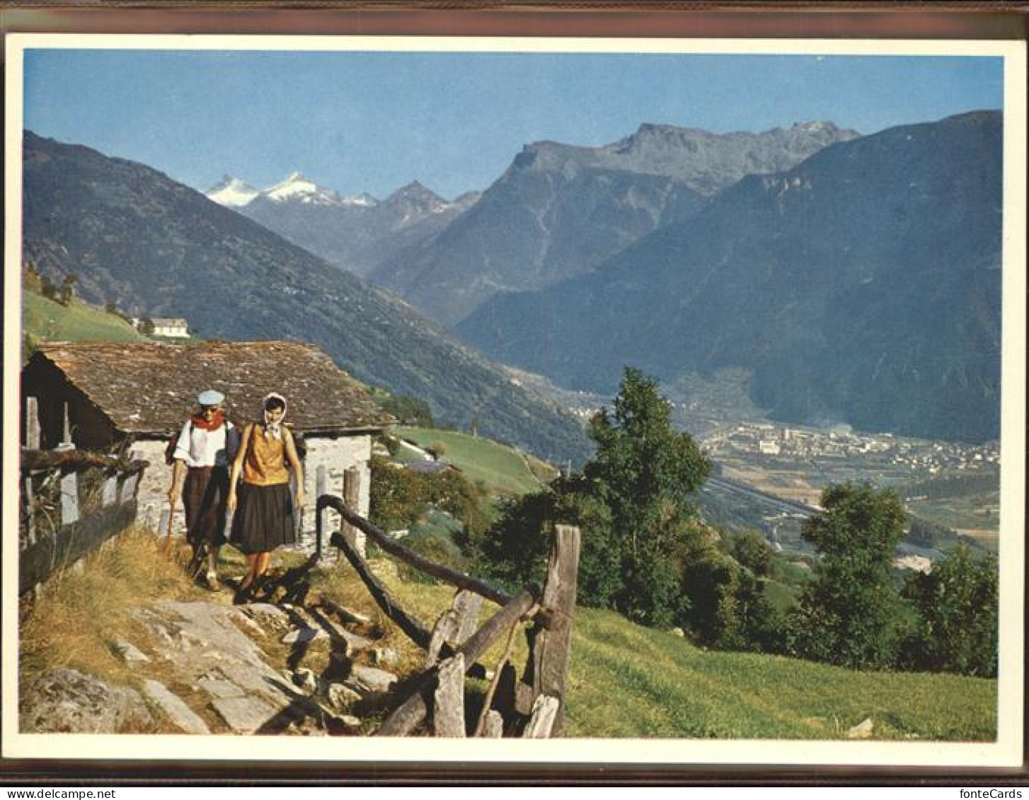 Ausserberg Hoehenweg Hohtenn-Laiden und Blick auf Rhonetal mit Visp