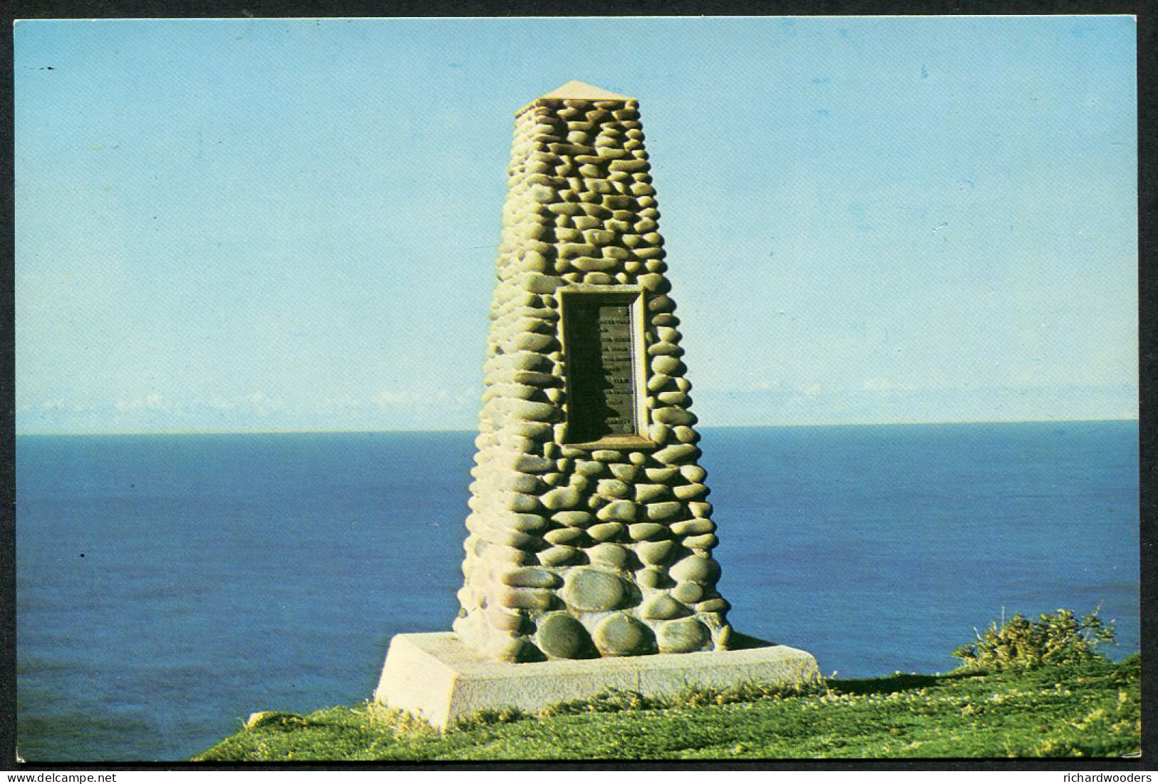 Australia Norfolk Island unused Postcard, Cook Memorial, Captain James Cook