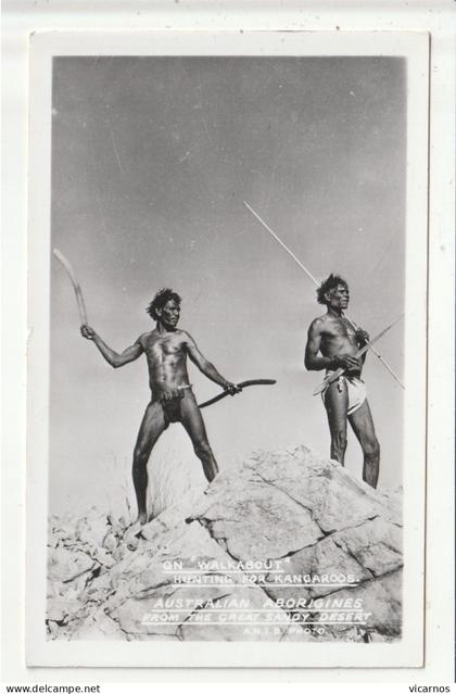 CP AUSTRALIE Aborigines from the great sandy desert Hunting for Kangaroos
