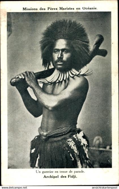 CPA Fidschi Inseln, un guerrier en tenue de parade, Missions des Peres Maristes