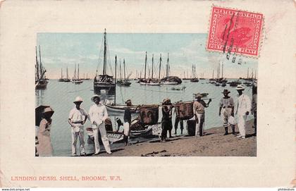 AUSTRALIE W.A  BROOME  Landing pearl shell