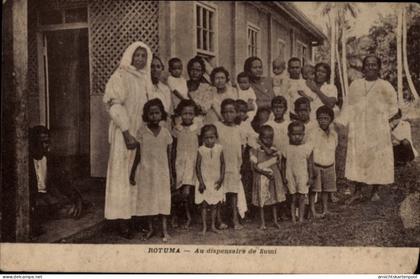 CPA Rotuma Fidschi, Au dispensaire de Sumi, Portrait de groupe