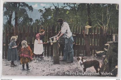 Helping dad Gippsland Victoria Australia Vintage Postcard Bûcheron Australie