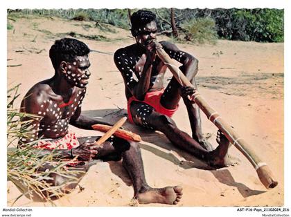 ASTP16-1168-AUSTRALIE - Australiian aborigines playing the didgeridoo and tapping sticks
