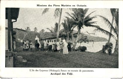 CPA Makogai Fidschi, Missions des Pères Maristes, Soeurs, Kindergruppe, Palmen
