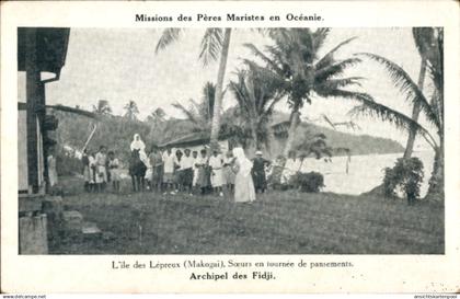 CPA Makogai Fidschi, Missions des Pères Maristes, Soeurs, Kindergruppe, Palmen