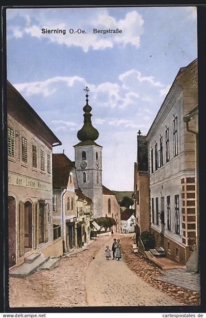 AK Sierning /O.-Oe., Passanten in der Bergstrasse