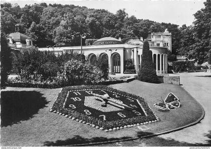 B67864 Austria Baden bei Wien Blumenuhr im Kurpark