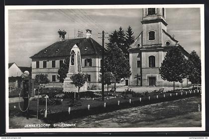 AK Jennersdorf, Ortspartie mit Kirche, Denkmal, Storchennest