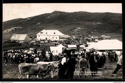 AK Maria Lankowitz, Klaramarkt beim Alten Almhaus am 12. August, Festplatz mit Besuchern, Kühe