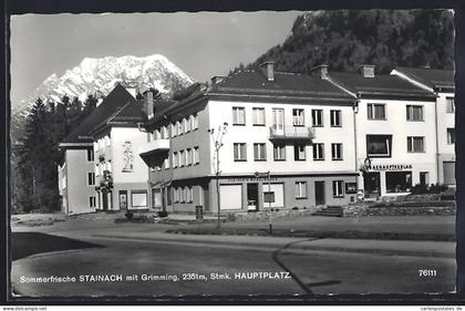 AK Stainach /Stmk., Hauptplatz mit Geschäften und Grimming