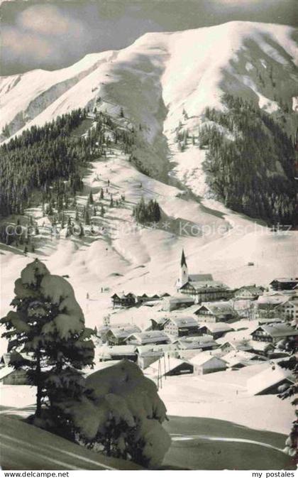 Berwang Tirol AT Berwang Hoenig Winterlandschaft Skiort Kirche Schnee Bergdorf A