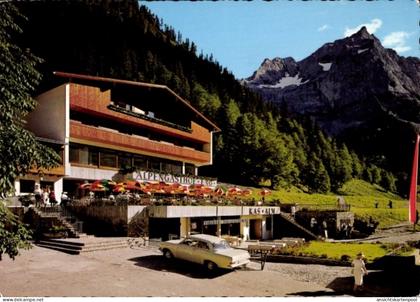 CPA Hinterriss Vomp in Tirol, Alpengasthof, Berglandschaft, Terrasse mit Sonnenschirmen, Auto