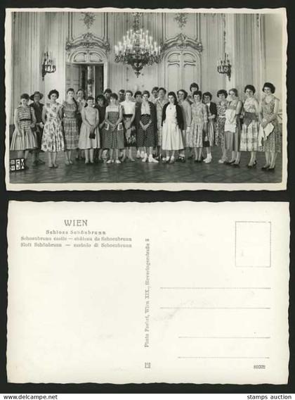 Austria Wien Old R.P. Postcard SCHLOSS SCHONBRUNN Women
