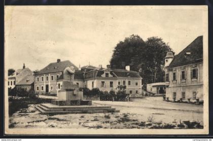 AK Schrems, Hauptplatz mit Kriegerdenkmal u. Bücherei