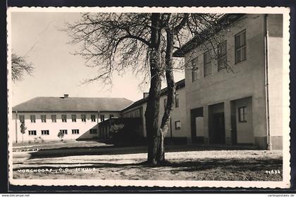 AK Vorchdorf, Auf dem Hof der Schule