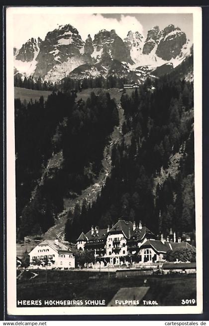 AK Fulpmes, Heers-Hochgebirgsschule mit Bergpanorama