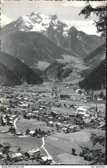 Mayrhofen Zillertal Panorama Zillertal mit Gruenberg