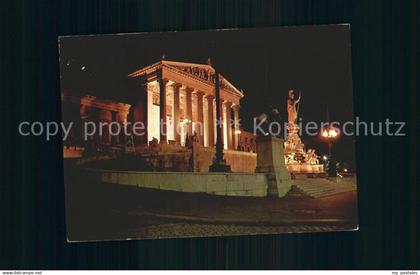 Wien Parlament Ringstrasse bei Nacht
