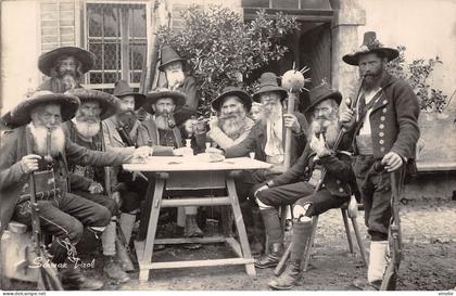 23-JK-2186 : GROUPE FOLKLORIQUE.