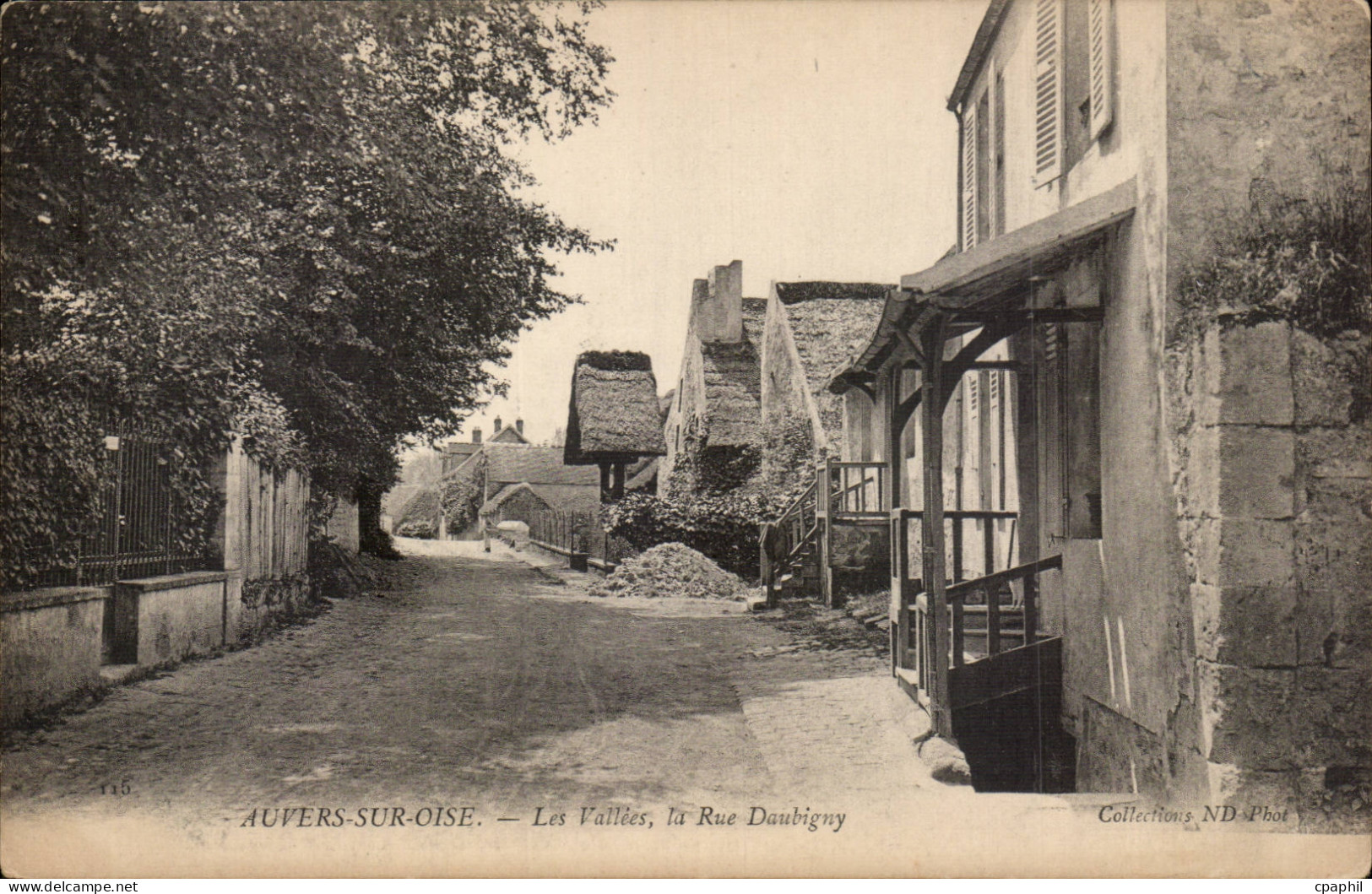 Auvers sur Oise CPA Les vallees La rue Daubigny