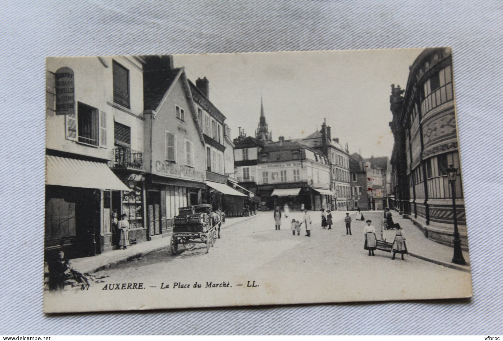 Auxerre, la place du marché, Yonne 89
