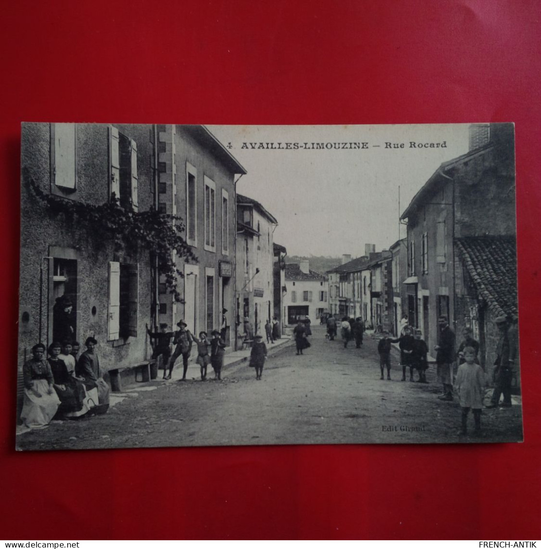 AVAILLES LIMOUZINE RUE ROCARD