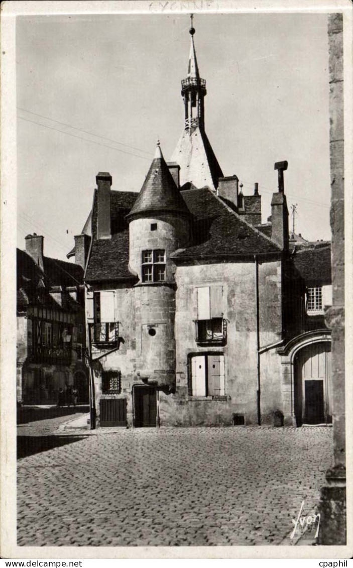 Avallon - Maison du XV siecle - CPA