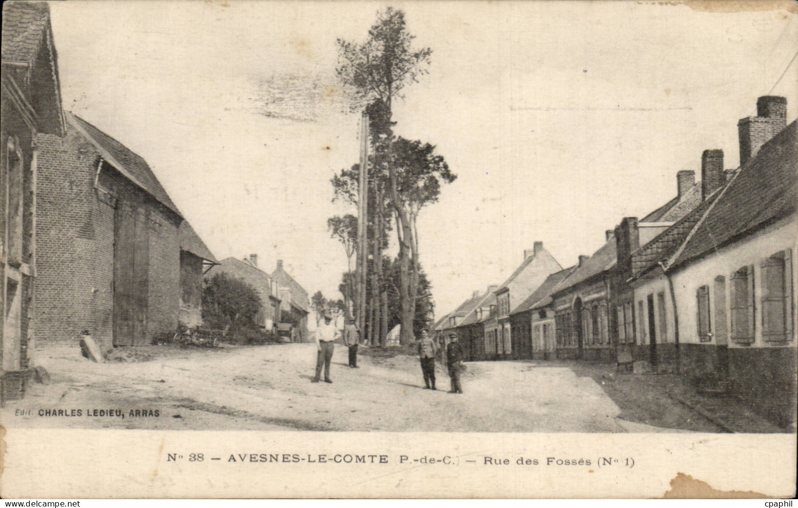 Avesnes le Comte - Rue des Fosses - CPA