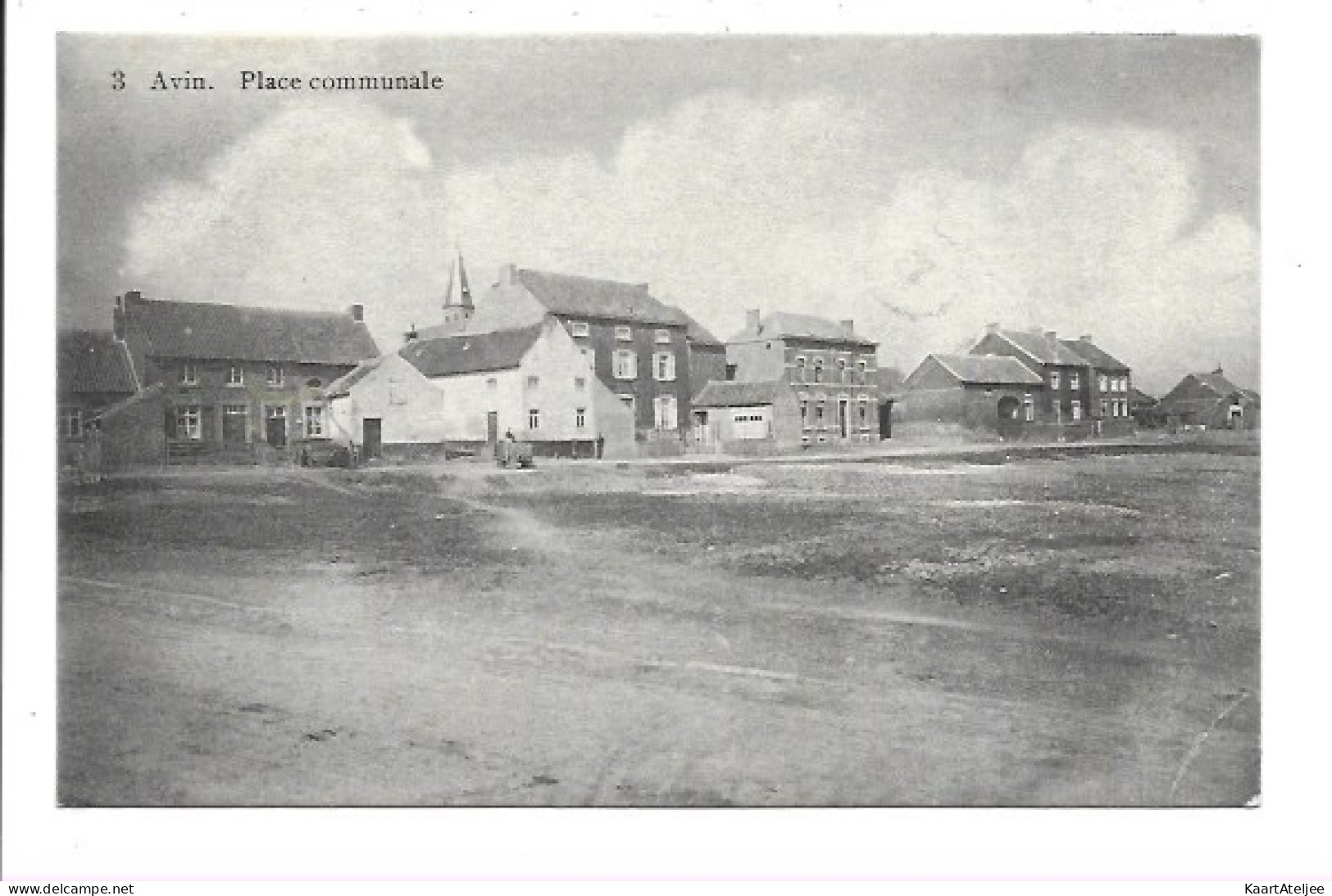 Avin - Place communale.